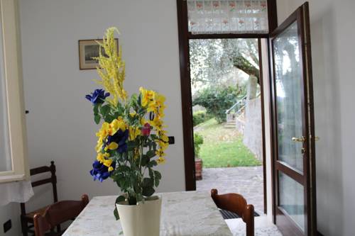 https://ui.cltpstatic.com/places/hotels/1256/1256306/images/41351597_w.jpg
