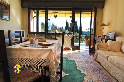 https://ui.cltpstatic.com/places/hotels/1490/1490612/images/63672852_w.jpg