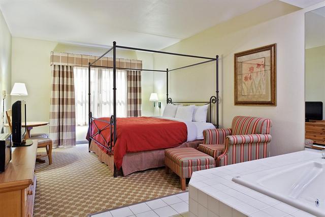 Country Inn Suites By Radisson Freeport Il Use Coupon Room
