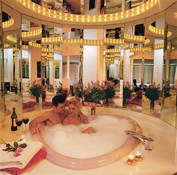 Pocono Palace Resort East Stroudsburg Use Coupon Code Stayintl Deep Soaking Bathtub