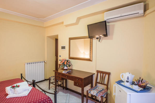 Soggiorno Alessandra, Florence. Use Coupon Code >> STAYINTL << Get ... Soggiorno Alessandra, Florence. Use Coupon Code >> STAYINTL << Get ...