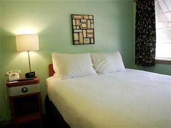 Holiday Music Motel Sturgeon Bay Use Coupon Stayintl Get 3172877 13 B 10 18 14