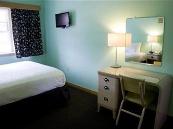 Holiday Music Motel Sturgeon Bay Use Coupon Stayintl Get 3172877 13 B 10 18 14 19 27