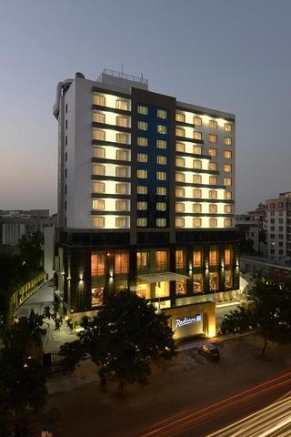 Courtyard by Marriott Ahmedabad, Ahmedabad. Room rates, Reviews & DEALS