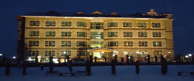 Adb Rooms Silver Star Srinagar Use Coupon Code Hotel Get Hotel Exterior