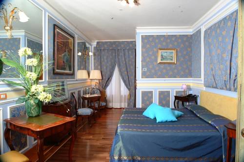 https://ui.cltpstatic.com/places/hotels/6709/670988/images/12942715_w.jpg