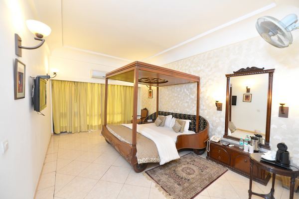 Hotel Rajhans Surajkund  Faridabad  Room rates  Reviews DEALS