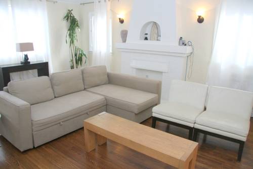 Vintage Two Bedroom West Hollywood Vacation Apartment 2 Los Angeles 41121607